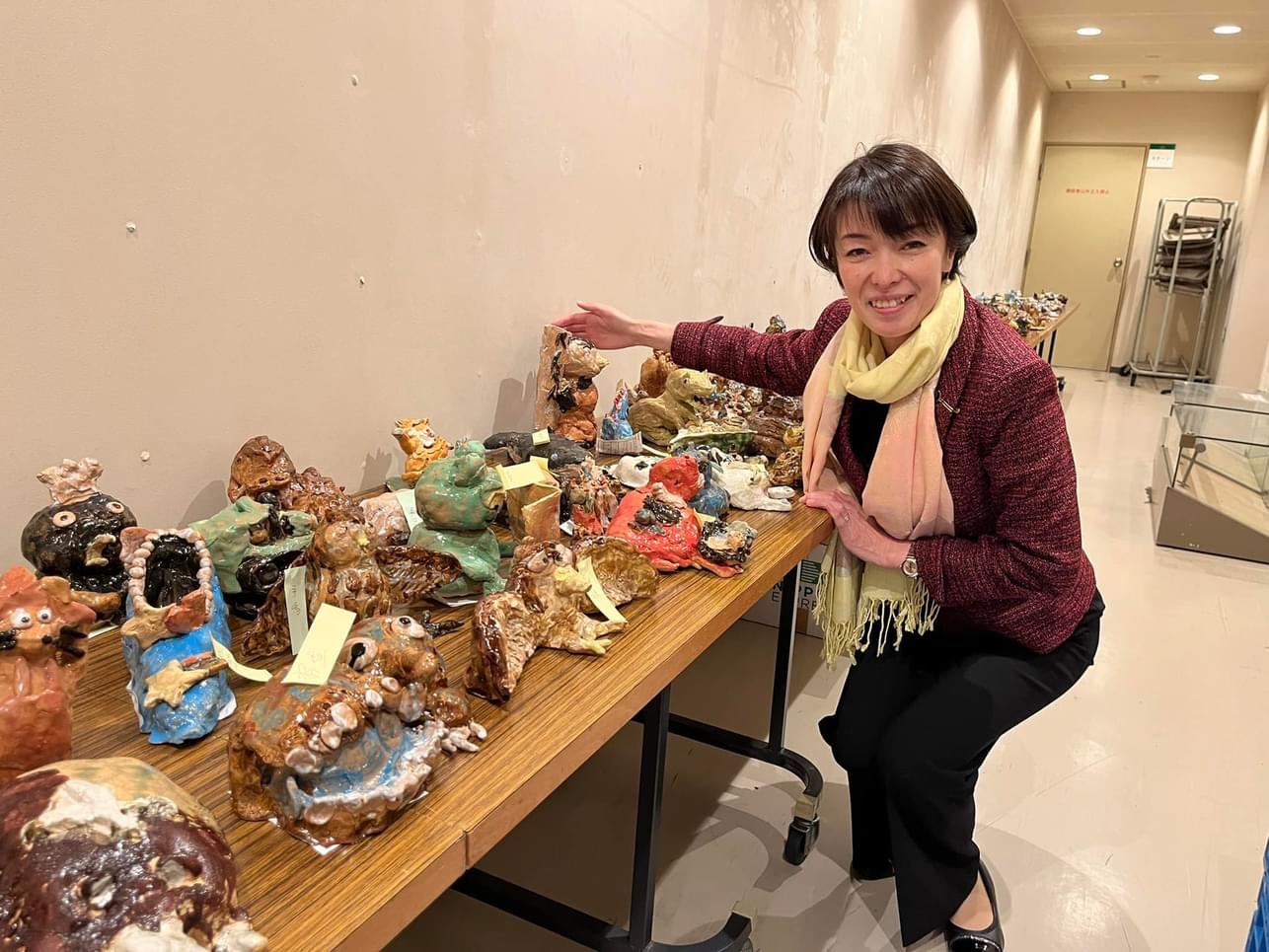 北海道本の世界子ども陶芸展の審査